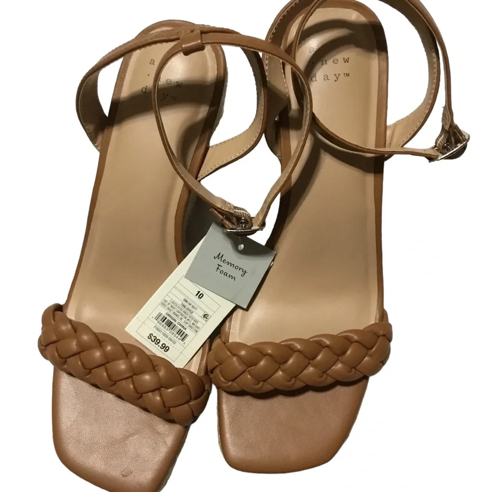 A New Day Memory Foam Size 10 Tan Joyce Shoes NWOB